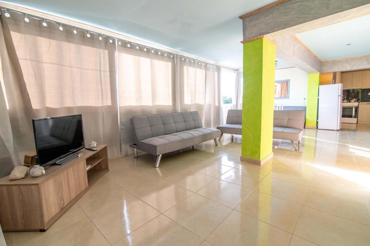The Happiness Of Vangelis Paralia Vrachou Exterior photo